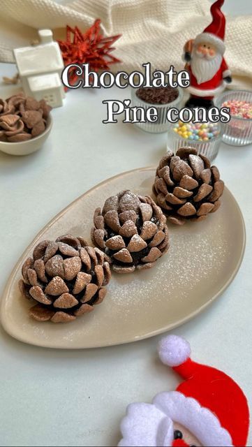 Pine Cones Christmas, Cupcakes Christmas, Cream Icing, Simple Dessert, Diy Simple, Cupcake Decorating, Recipes Christmas, Chocolate Dessert, Icing Sugar