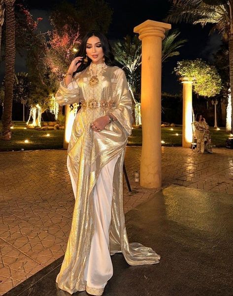 Moroccan Traditional Dress, Moroccan Takchita, Caftan Simple, Morrocan Fashion, Moroccan Kaftan Dress, Moroccan Bride, Wedding Fancy, Modest Bride, Moroccan Clothing