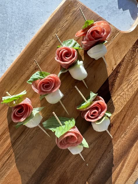 Salami Roses — The Peachie Spoon | High Protein Recipes Fairy Party Food Savory, Rose Themed Party Food, Tea Party Entrees, Flower Shaped Snacks, Floral Themed Appetizers, Salami Rose Caprese Skewers, Rose Food Ideas, Floral Charcuterie Board Ideas, Kentucky Derby Charcuterie Board Ideas