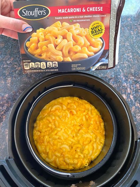 Love easy meals in the air fryer? This Air Fryer Frozen Mac and Cheese cooks up perfectly every time. So simple to make creamy mac and cheese in the air fryer. Air Fryer Macaroni And Cheese, Frozen Mac And Cheese, Mac N Cheese Cups, Kraft Mac N Cheese, Mac And Cheese Bites, Cheddar Cheese Sauce, Air Fryer Oven Recipes, Creamy Mac And Cheese, Baked Mac N Cheese