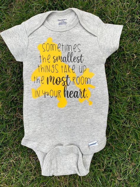 Disney Baby Onesies, Winnie The Pooh Onesie, Quotes For Baby, Piglet Quotes, Projet Cricut, Baby Hazel, Baby Announcement Pictures, Disney Baby Shower, Custom Baby Onesies