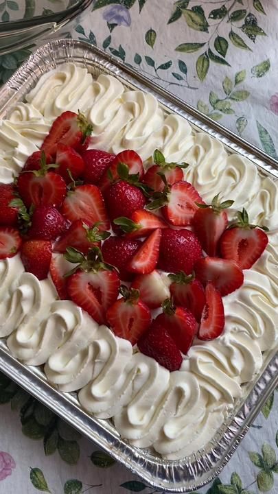 Sara Khan on TikTok Decorate Tres Leches Cake, Tres Leches Cake Decoration Ideas, Tres Leches Cake Recipe Authentic, Strawberry Tres Leches Cake, Strawberry Tres Leches, Tres Leches Cake Recipe, Sara Khan, Italian Cream Cakes, Leches Cake