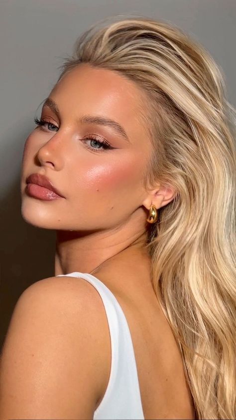 Soft Glam Makeup Blonde Green Eyes, Makeup Inspiration Blonde, Make Up For Blonde Girl, Blonde Hair Makeup Looks, Makeup With Blonde Hair, Summer Makeup 2024, 2024 Makeup Looks, Natural Makeup Blonde Hair, Makeup Inspo Blonde