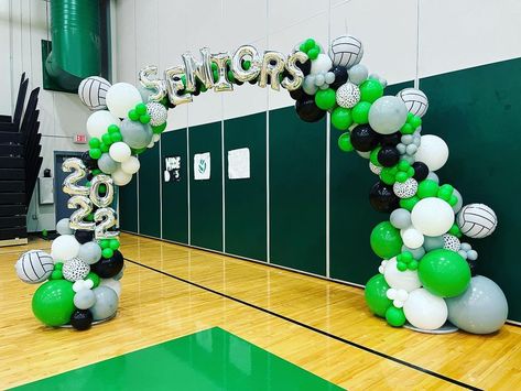 Bluffton Balloons LLC on Instagram: “BLHS Volleyball Senior Night #blufftonhighschool #bluffton #blufftonsouthcarolina #senioryear #seniornight #volleyballseniornight…” Senior Night Basketball Decorations, Volleyball Party Decorations, Wrestling Banquet, Volleyball Fundraiser, Volleyball Decorations, Volleyball Senior Night Gifts, Night Volleyball, Senior Night Football, Soccer Senior Night