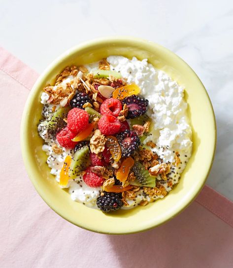 Cottage Cheese Breakfast Bowl, Healthy Protein Breakfast, Cottage Cheese Breakfast, Mediterranean Breakfast, Cheese Breakfast, Healthy Breakfast Bowls, Cottage Cheese Recipes, Protein Breakfast Recipes, High Protein Breakfast