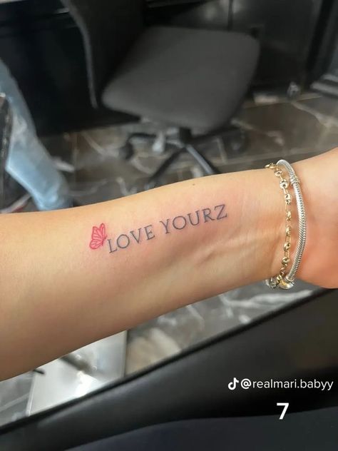 Tattoos Abstract, Word Tattoo Ideas, Abstract Tattoos, Small Girly Tattoos, Word Tattoo, Hand Tattoos For Girls, Cute Hand Tattoos, Pretty Hand Tattoos, Small Pretty Tattoos