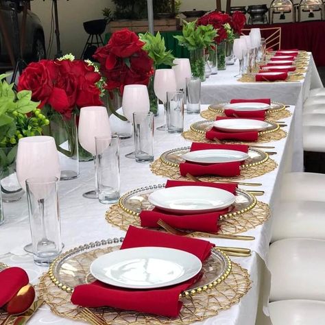 Red Gold Wedding Decorations, Christmas Dinner Table Decorations, Red And White Wedding Decorations, Red Table Settings, Dinner Table Decorations, Event Decor Ideas, Party Decorations Table, Red Gold Wedding, Gold Table Setting