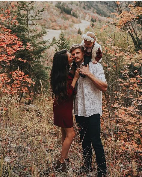 Fall family pictures with a baby                                                                                                                                                                                 More Fall Family Portraits, Family Christmas Pictures, Family Picture Poses, Family Photo Pose, Fall Family Pictures, Family Inspiration, Family Picture Outfits, Fall Family Photos, Fall Photoshoot