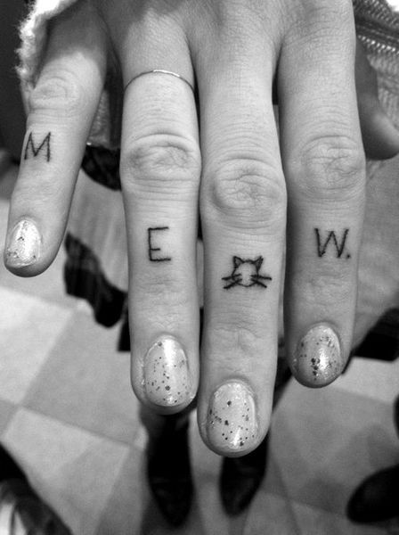 Looks like I'm getting knuckle CATtoos!  Via Fashions Host Meow Tattoo, Cat Tats, Knuckle Tattoos, Cat Tattoo Designs, Cat Tattoos, Girly Tattoos, Tattoo Me, Piercings And Tattoos, Tattoos Art