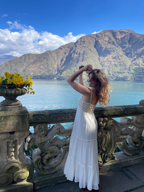 Verona Picture Ideas, Lake Como Pictures, Lake Como Dress, Lake Como Style, Lake Como Picture Ideas, Lake Como Fashion, Lake Como Photo Ideas, Milan Fits, Lake Como Outfit