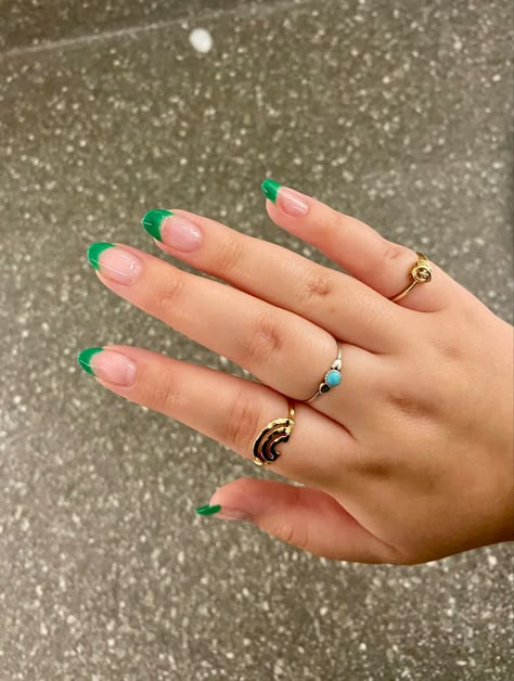 Kelly Green French Tips, French Tip With Green Accent, Kelly Green Nails French Tip, French Tips Squoval, Bright Green French Tip Nails, Kelly Green Nails Design, Gel Nail Designs Green, Green Tips Nails, Green Gel Nails Ideas