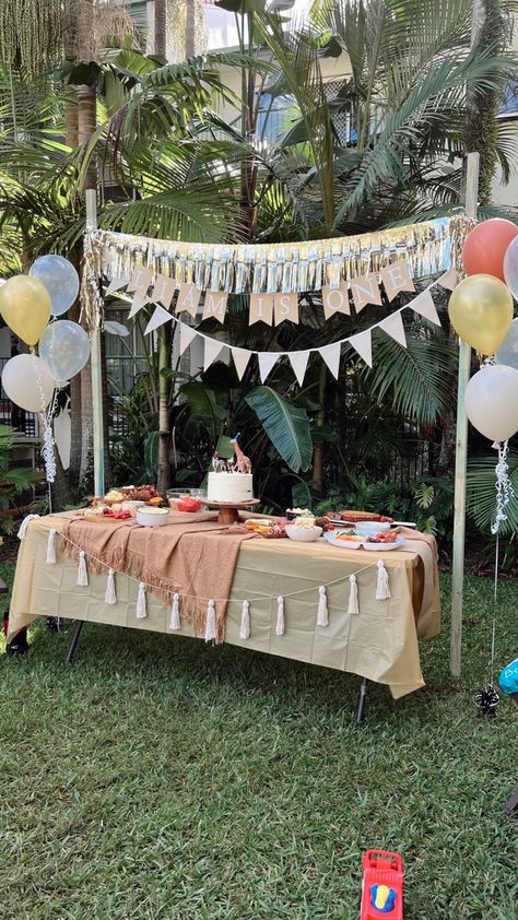 Room Garland, Birthday Party At Park, Backyard Birthday Parties, Simple Birthday Party, Birthday Decoration Ideas, Baby Birthday Decorations, Park Birthday, Simple Birthday Decorations, Backyard Birthday