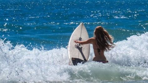 summer girl aesthetic Playing Mermaids, Ocean Girl, Surf Vibes, Beach Park, Surf Life, Sunny Beach, Summer Feeling, Surfer Girl, Summer Dream