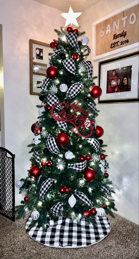 Red White Christmas Tree Ideas, Black And White Buffalo Christmas Tree, Black White And Red Christmas Decor Xmas Trees, Black Red White Christmas Decor, Black Red White Christmas Tree, Black Red And White Christmas Decor, Black Red Silver Christmas Tree, Red Silver Black Christmas Tree, Red Black White Silver Christmas Tree