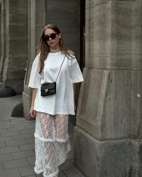 Lace Maxi Skirt Outfit Cream, Sheer Lace Maxi Skirt Outfit, Lace Skirt Street Style, Fitted White Lace Maxi Skirt, White Lace Patchwork Long Skirt, Graphic Tshirt Outfit, Skirt Styling, Outfit Planner, Funky Fashion