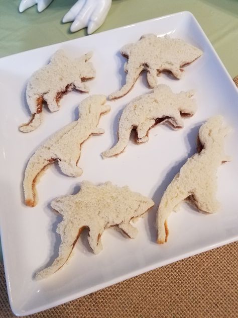 Dinosaur-shaped PB&J Sandwiches  #dinosaurparty #1stbirthday #babyboy Dinosaur Inspired Food, Dinosaur Shaped Food, Dino Dinner Ideas, Dino Shaped Food, Dinosaur Menu Food Ideas, Dinosaur Sandwich, Dino Food, Pb J Sandwiches, Falls Aesthetic