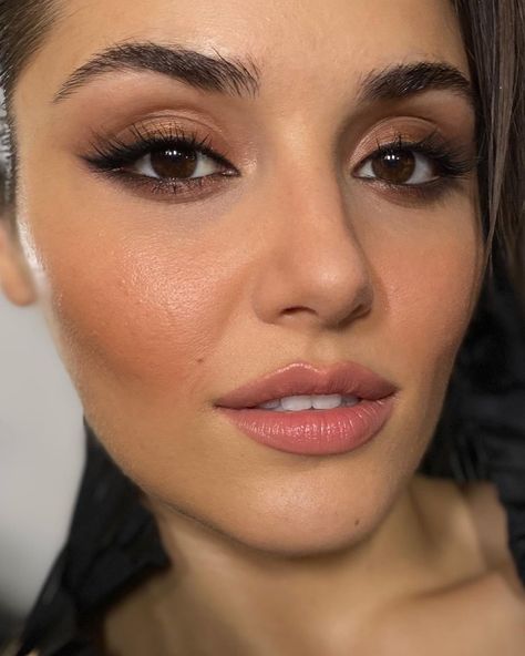 Hande Erçel Makeup, Hande Ercel Style, Makeup Pictorial, Smink Inspiration, Edgy Short Hair, Makeup Eye Looks, Makeup Looks Tutorial, Eyeliner Looks, Makeup Makeover