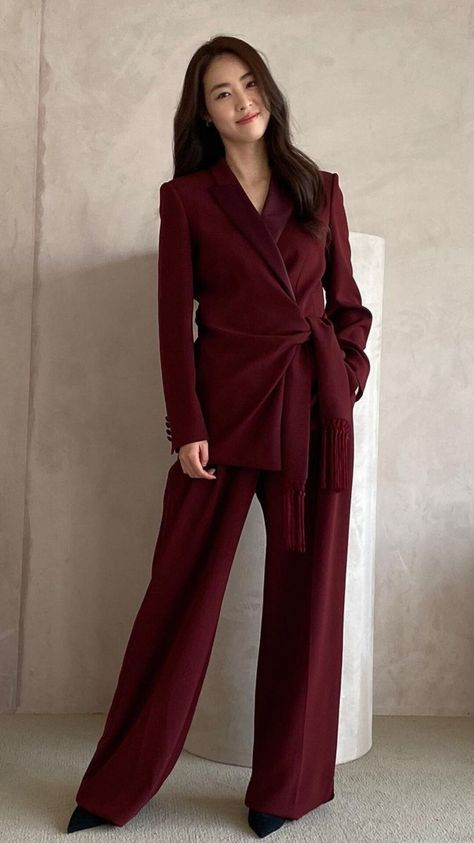 Maroon Blazer Women, Formal Suits For Women, Maroon Suit, Maroon Blazer, Maroon Outfit, Blazer Suit Women, Business Outfits Women, Maroon Dress, Casual Day Outfits