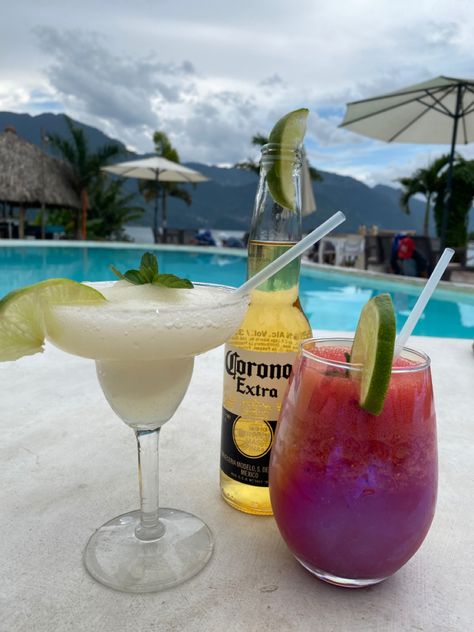 Pool And Drinks Aesthetic, Hotel Pool Aesthetic, Pool Day Aesthetic, Drinks By The Pool, Pool Drinks, Pool Aesthetic, Travel Drinks, Vacation Meals, Waiheke Island