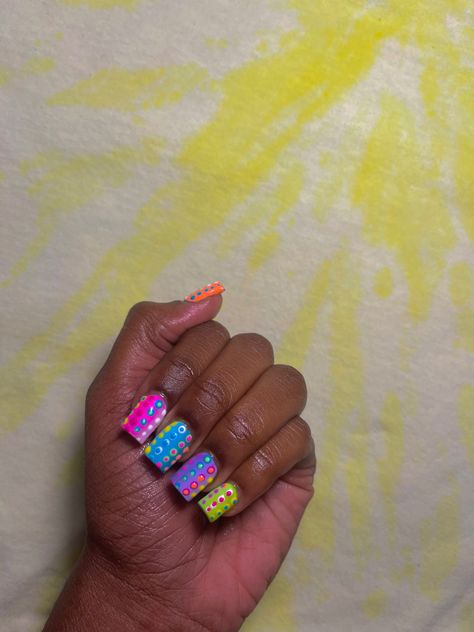 Colorful Crazy Nails, Mail Art For Short Nails, Short Square Acrylic Nails Funky, Short Unique Nails, Abstract Short Nails, Unique Nail Designs Summer, Groovy Nail Designs Short, Short Graffiti Nails, Trippy Short Nails