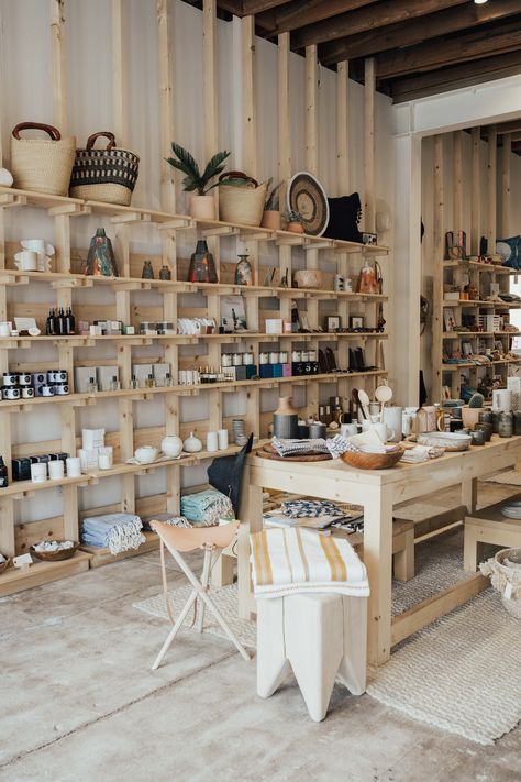 Midland - Alicia Lund Butik Design, Gift Shop Interiors, Simply Blessed, Store Interiors, Stil Boho, Retail Store Design, Art Space, Store Interior, Store Displays