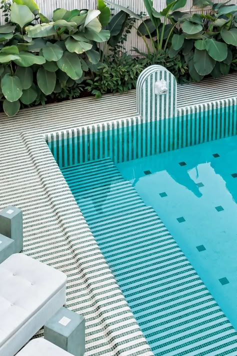 stripe pool goals Pavement Design, Building A Pool, Inspire Me Home Decor, Plunge Pool, Pool Side, Pool Tile, Design Exterior, Pool Design, Luxury Holidays