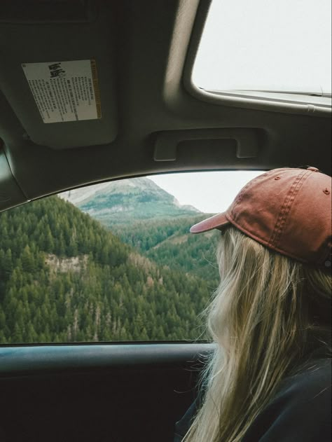 Adventure Lifestyle Aesthetic, Cute Road Trip Pictures, Roadtripping Aesthetic, Oregon Picture Ideas, Hiking Photo Inspiration, Cute Camping Photos, Adventure Asethic, Camping Inspo Pics, Roadtrip Photo Ideas