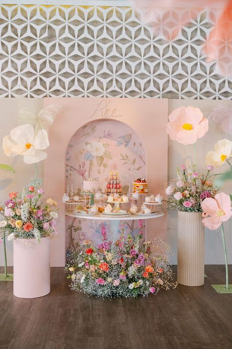 Kara's Party Ideas Chinoiserie Wonderland Party Balloon Arch Entrance, Pastel Garden Party, Tea Party Dessert Table, Dainty Cakes, Pastel Table Setting, Baby Reception, Desert Tables, Arch Entrance, Seat Chart