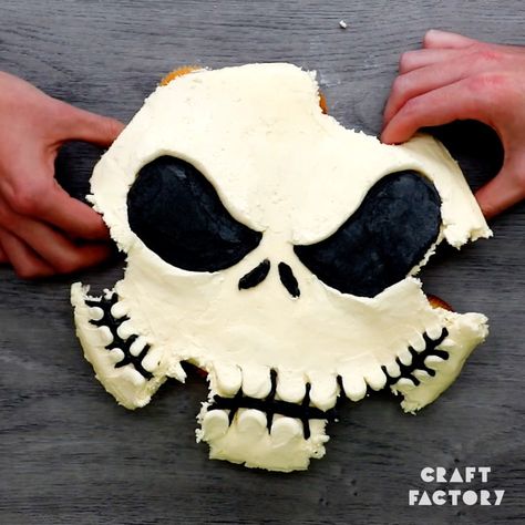 Halloween Cupcake Cake, Halloween Jelly, Skull Cupcakes, Halloween Finger Foods, Craft Factory, Cake Order Forms, Pull Apart Cake, Cake Pulls, Pull Apart Cupcakes