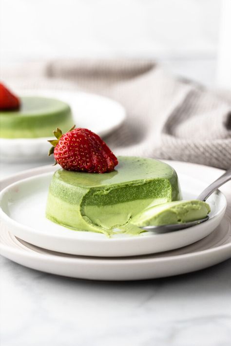 Matcha Panna Cotta Recipe, Matcha Panna Cotta, Matcha Pudding, Coconut Panna Cotta, Matcha Dessert, Best Matcha, Matcha Recipe, Food Lab, Light Desserts