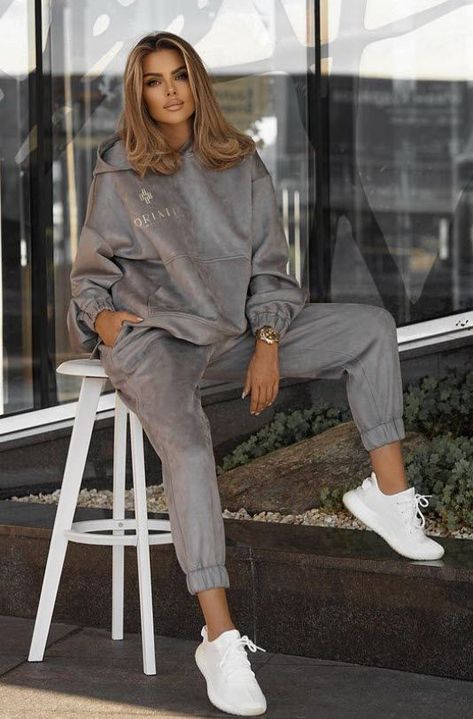 Track Suits Women Style, Track Suit Outfit, Activewear Photoshoot, Track Suits Women, Track Suits, Ladies Tops Fashion, Stylish Outfits, Casual Wear, Normcore