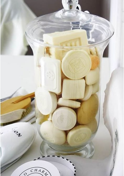 Diy Bathroom Storage Ideas, Hotel Soap, Săpunuri Handmade, Bathroom Grey, Diy Bathroom Storage, Be Our Guest, Design Hotel, Apothecary Jars, Guest Bath