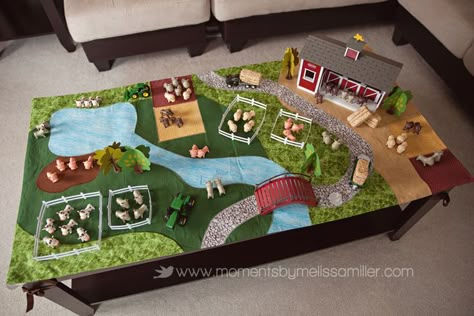 Would love to make something like this for the girls- maybe one with roads and different habitats... Play Farm, Toy Farm, Birthday Party Girl, Felt Play Mat, Farm Theme Birthday, Play Table, Theme Birthday Party, Farm Party, Small World Play