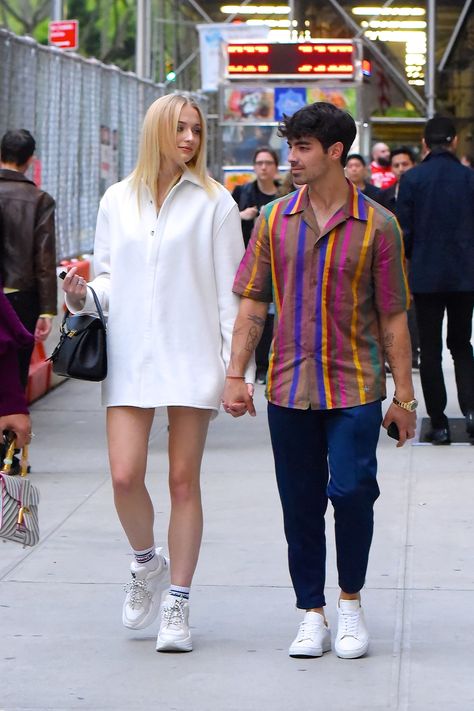 Sophie Turner Style, Matching Sweatsuits, Queen In The North, Taller Girlfriend, Custom Louis Vuitton, Honeymoon Swimsuit, Gigi Hadid Outfits, Sansa Stark, Joe Jonas