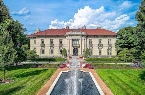 Schlitz Brewing family mansion built on the old Pabst Resort is for sale Whitefish Bay Wisconsin, Rich Home, Traditional Houses, Lakefront Homes, Mansions For Sale, Grand Staircase, Historic Home, Real Estate Companies, Lake Michigan