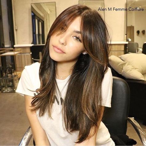 Madison Beer Madison Beer Hair, Short Straight Hair, Long Hair With Bangs, Short Hair With Bangs, Madison Beer, Curtain Bangs, Layered Hair, Hairstyles With Bangs, Hair Highlights