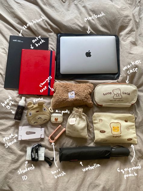 What's In My Uni Bag, College Bag Essentials Student, Whats In My Bag Uni Student, What's In My College Bag, Bags For University Students, What�’s In My Bag For College, Whats In My Uni Bag, Uni Must Haves, Uni Bag Ideas