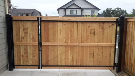 Diy Fences, Driveway Gate Diy, Good Neighbor Fence, Wood Gates Driveway, Driveway Fence, Wooden Fence Gate, Wood Fence Gates, Wood Gates, Wooden Gates Driveway