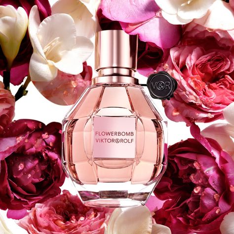 Flowerbomb Perfume, Vanilla Perfume, Perfume Set, Flower Bomb, Signature Fragrance, Viktor Rolf, Perfume Lover, Perfume Gift Sets, Perfume Gift