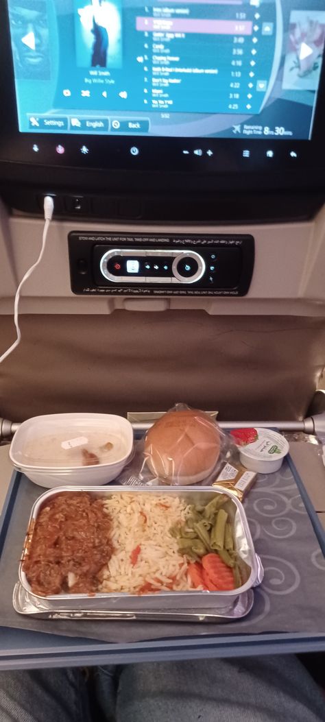 #Airplanemeal Food And Drink, Airplane Meals, Travel, Airplane Food, Quick Saves, Night Food, Instagram, Instagram Party, Essen