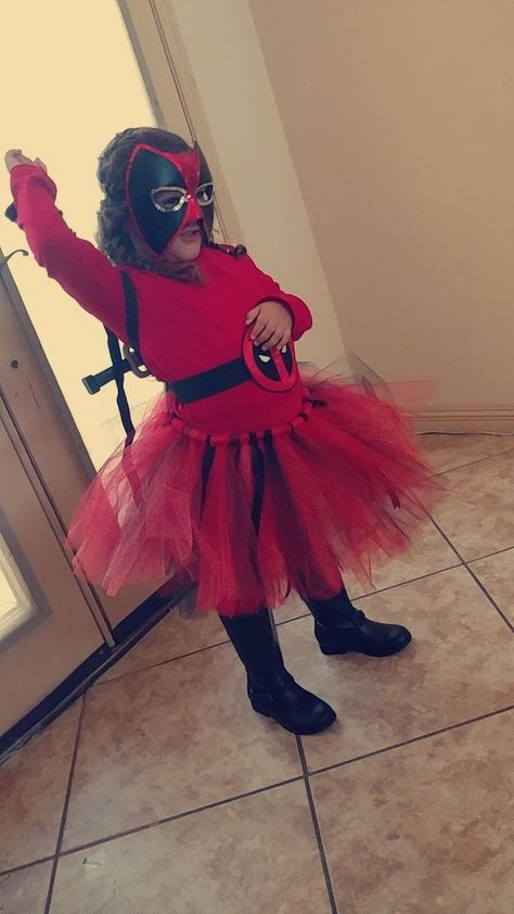 DIY deadpool girls costume Deadpool Wedding, Deadpool Halloween Costume, Deadpool Halloween, Diy Halloween Masks, Deadpool Costume, Costume Diy, Halloween Masks, Diy Costumes, Diy Halloween