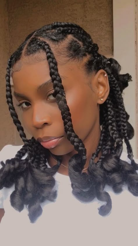 Coi Leray Braids Styles, Short Braids With Curled Ends, How To Style Coi Leray Braids, Big Short Braids With Curls, Short Simple Braids, Short Box Braids With Curls At The End, Short Knotless Box Braids With Curls At The End, Large Short Braids, Short Chunky Braids