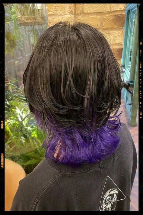 Wolf Cut Purple Hair, Wolf Cut Peekaboo Hair, Peekaboo Wolfcut, Wolf Cut Hair Color Ideas, Wolf Cut Colored Hair, Colored Wolf Cut, Wolf Cut Hair Color, Wolf Cut Dyed Hair, Died Short Hair