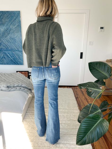 Risen Jeans Are My New Mother Denim Dupes - The Mom Edit Work Jeans For Women, Stretch Denim Jeans, Womens Jeans Fall 2023, Hoc Dramatic Natural, Flare Jean Casual Outfit, Style For Fall 2024, Denim Flare Jeans Outfit Winter, Kick Jeans Outfits, Jeans For Winter For Women