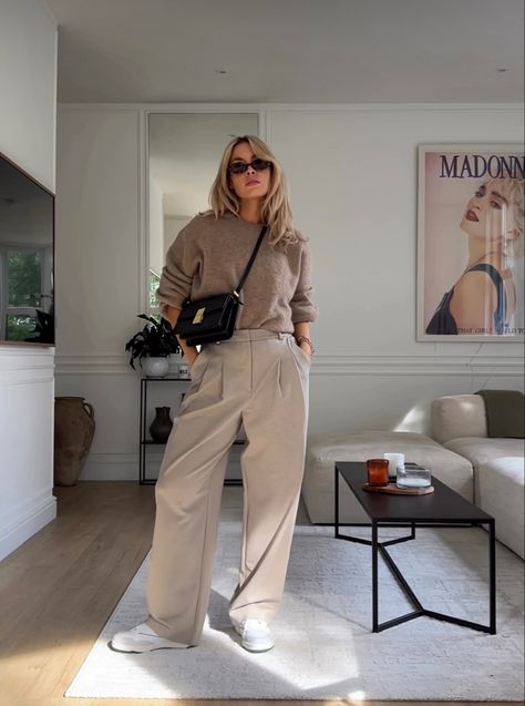 Nude Pants Outfit, Nude Jeans, Khaki Pants Outfit, Smart Casual Women Outfits, Dress Pants Outfits, Cold Fashion, Smart Casual Women, Winter Pants Outfit, Girls Attire