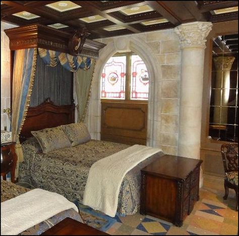 Decorating theme bedrooms - Maries Manor: Medieval-Knights & Dragons decorating ideas Medieval Bedroom, Theme Bedrooms, Exclusive Bedroom, Castle Decor, Bedroom Furnishings, Decorating Themes, Cinderella Castle, Bedroom Themes, Cultura Pop