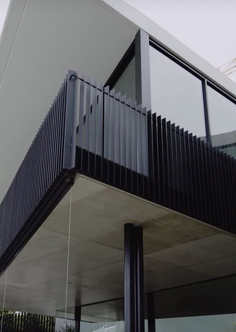 Modern Balustrade Exterior, Modern Steel Balcony Railings, Steel Reling Balcony, Balcony Railing Design Modern, Ballustrade Metal Exterior, Aluminium Balustrades Balconies, Terrace Garden Design, Narrow House Designs, Balcony Grill