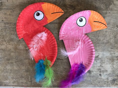 Paper Plate Parrot, Seniors Crafts, Crafts For Kids Preschool, Parrot Craft, Birds Theme, Parrot Feather, Paper Plate Crafts For Kids, Crafts For Seniors, Bird Crafts