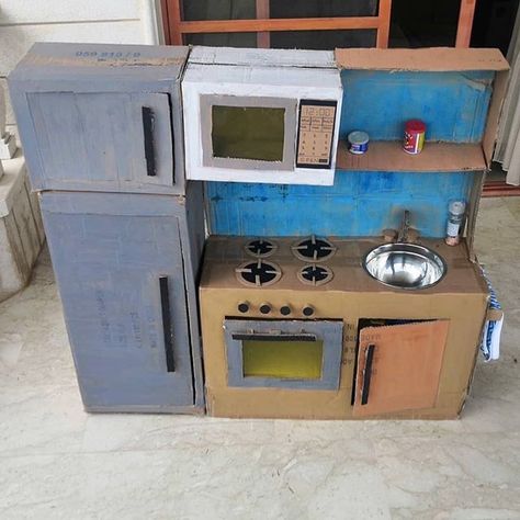 Cardboard Kitchen Cardboard Box Activities, Cardboard Box Crafts For Kids, Box Crafts For Kids, Cardboard Kitchen, Box Activities, Diy Kids Kitchen, Cardboard Play, Cardboard Castle, Toddler Kitchen