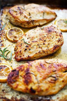 Easy healthy baked lemon chicken that is loaded with yummy flavor and you can make in a hurry with just a few simple ingredients. Asparagus Garlic, Baked Lemon Chicken, Chicken Baked, Lemon Chicken Recipe, Healthy Baked, Chicken Dish, Baked Chicken Breast, God Mat, Asiago